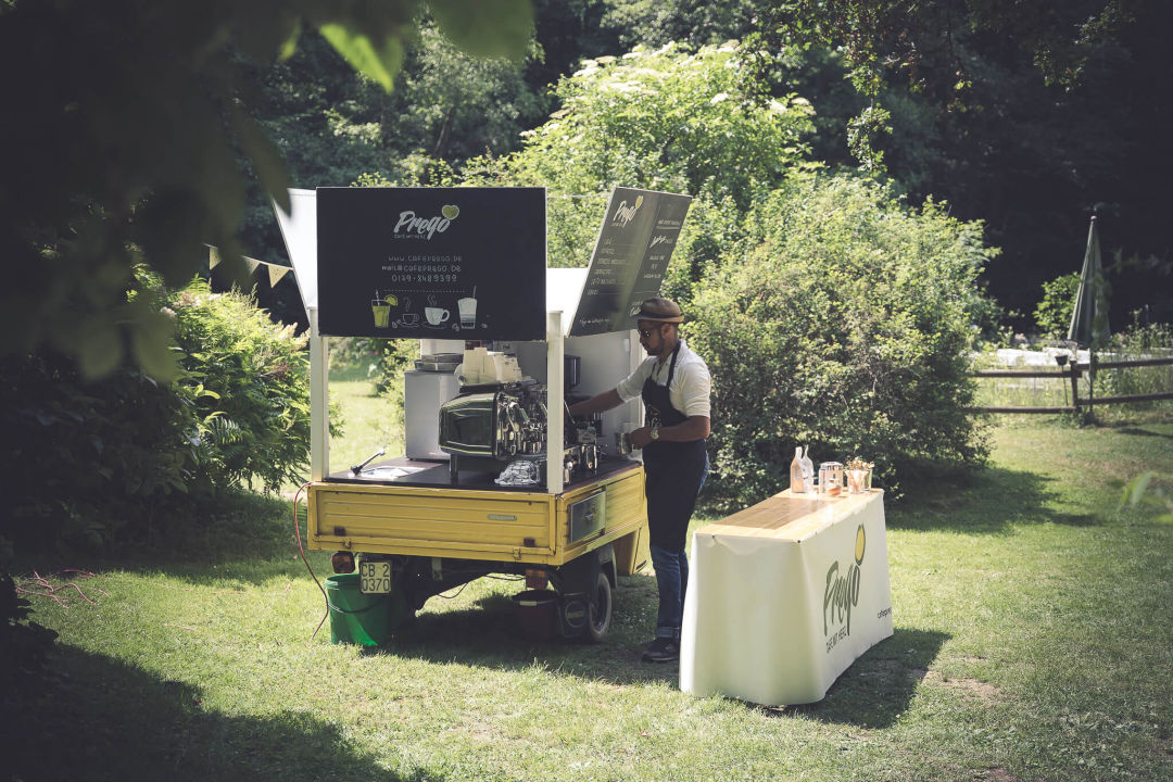 kaffemobil hochzeit wiese 1080x720